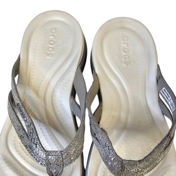 CROCS Womens Capri Flip Flop Size 7 Silver Thong Slip On Comfort - Picture 5 of 9